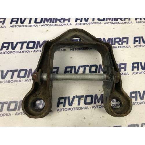 Кронштейн задней балки Опель Мерива Opel Meriva B 13192981